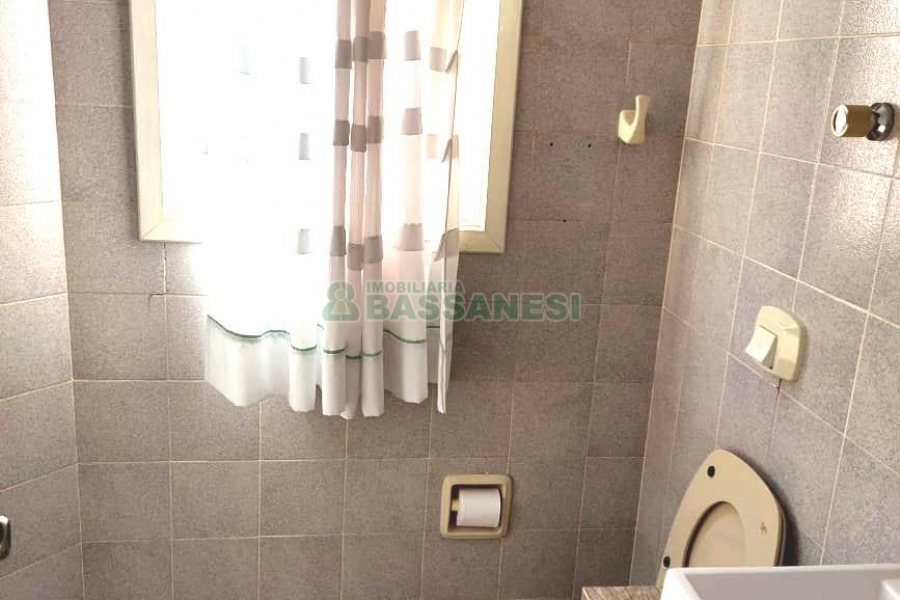 Predio com 1352m², 1 vaga, no bairro Cinqüentenário em Caxias do Sul para Alugar