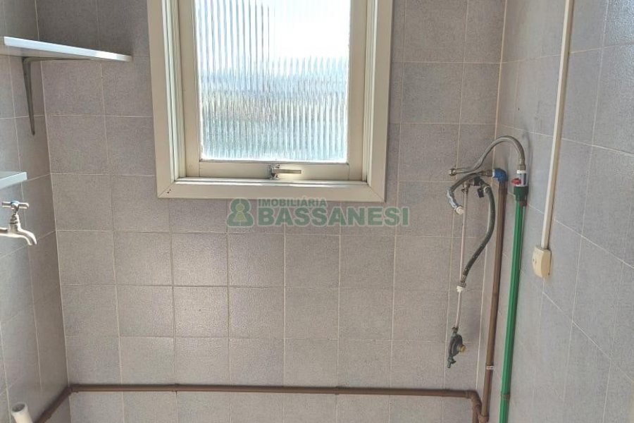 Predio com 1352m², 1 vaga, no bairro Cinqüentenário em Caxias do Sul para Alugar