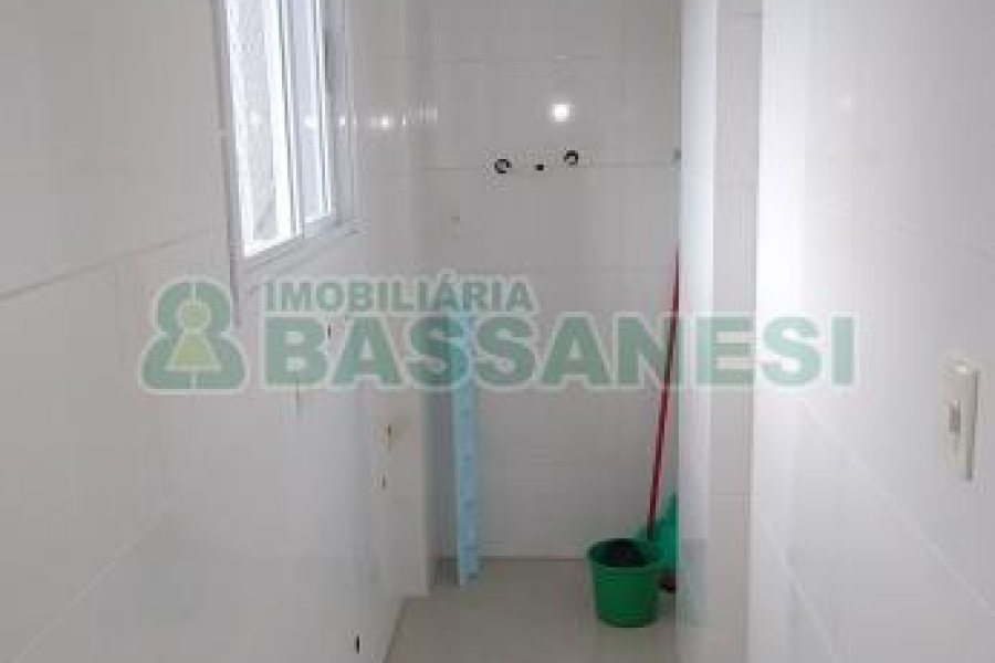 Apartamento com 72m², 2 dormitórios, 1 vaga, no bairro Medianeira em Caxias do Sul para Comprar