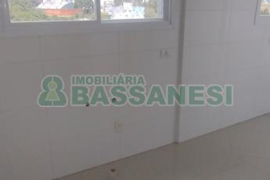 Apartamento com 72m², 2 dormitórios, 1 vaga, no bairro Medianeira em Caxias do Sul para Comprar