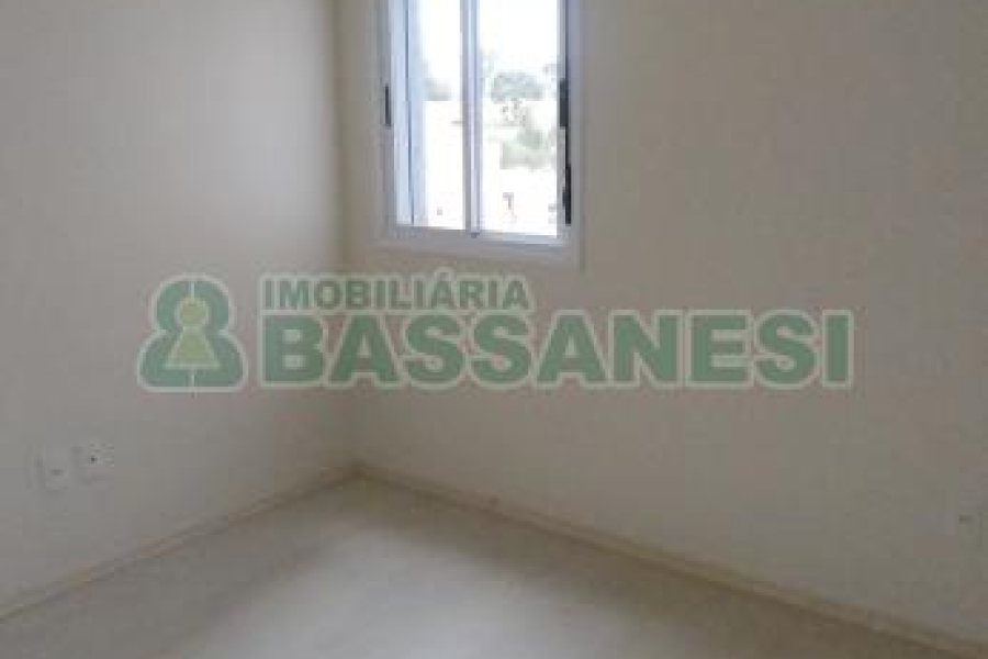 Apartamento com 72m², 2 dormitórios, 1 vaga, no bairro Medianeira em Caxias do Sul para Comprar