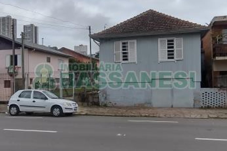 Casa com 435m², 2 dormitórios, 1 vaga, no bairro São José em Caxias do Sul para Comprar