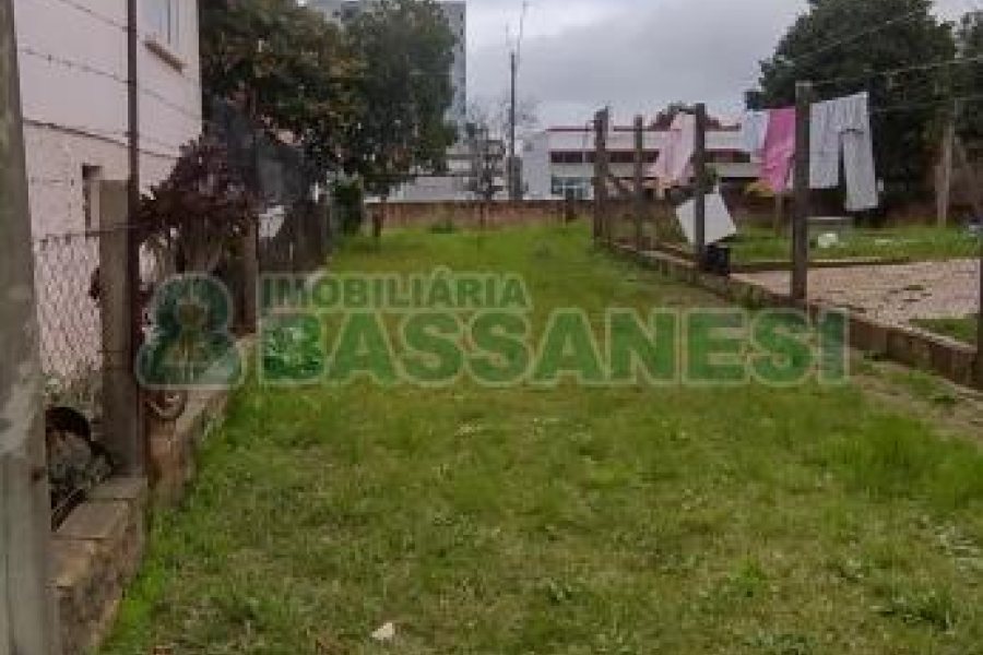 Casa com 435m², 2 dormitórios, 1 vaga, no bairro São José em Caxias do Sul para Comprar