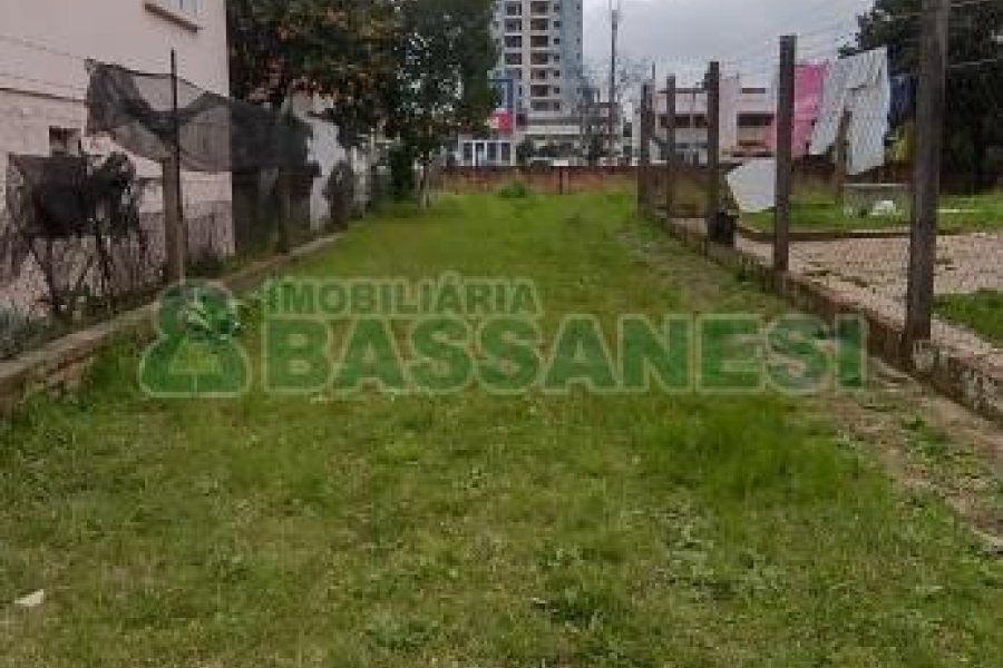 Casa com 435m², 2 dormitórios, 1 vaga, no bairro São José em Caxias do Sul para Comprar