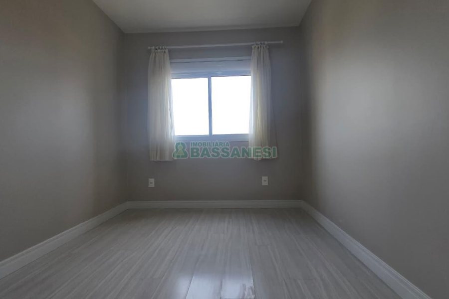 Apartamento com 57m², 2 dormitórios, 1 vaga, no bairro Santa Lúcia em Caxias do Sul para Comprar