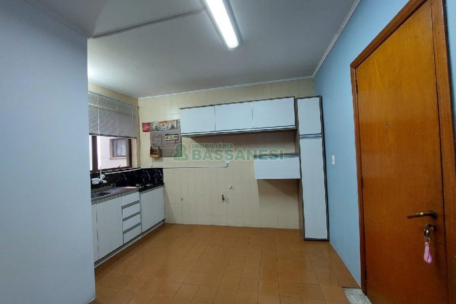 Apartamento com 140m², 3 dormitórios, 2 vagas, no bairro Lourdes em Caxias do Sul para Alugar