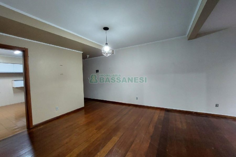 Apartamento com 140m², 3 dormitórios, 2 vagas, no bairro Lourdes em Caxias do Sul para Alugar