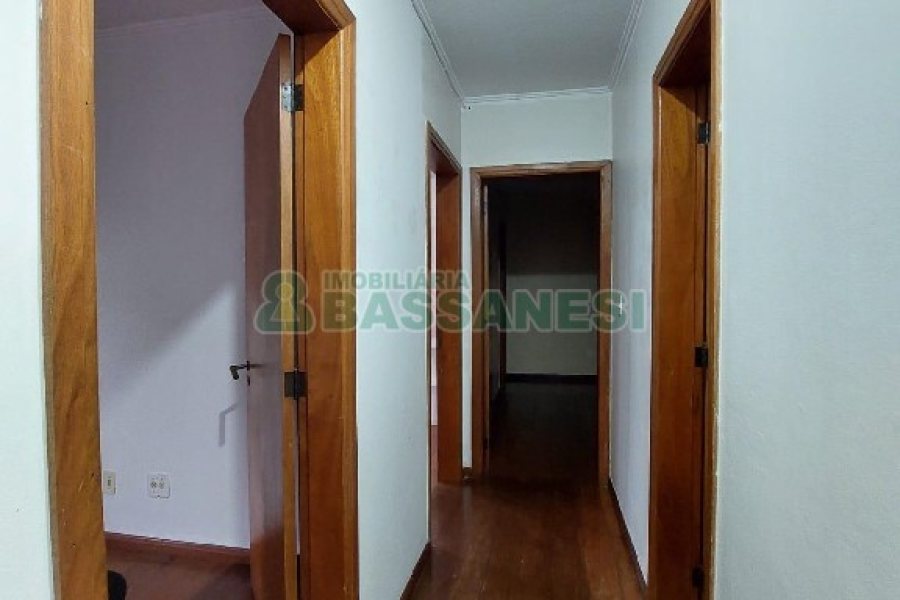 Apartamento com 140m², 3 dormitórios, 2 vagas, no bairro Lourdes em Caxias do Sul para Alugar