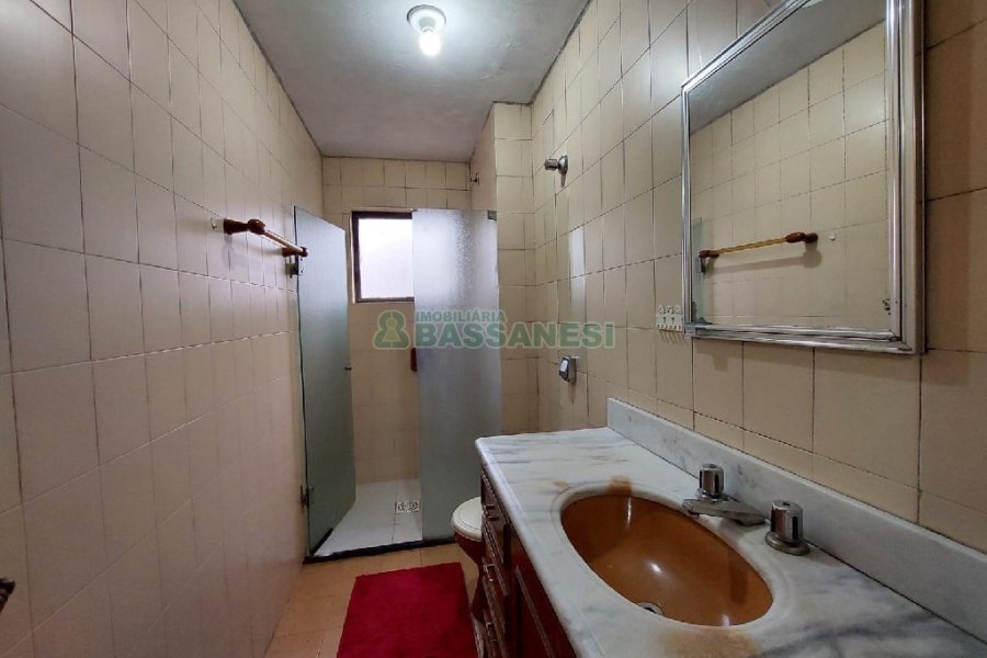 Apartamento com 140m², 3 dormitórios, 2 vagas, no bairro Lourdes em Caxias do Sul para Alugar