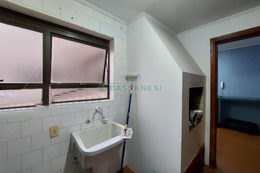 Apartamento com 140m², 3 dormitórios, 2 vagas, no bairro Lourdes em Caxias do Sul para Alugar