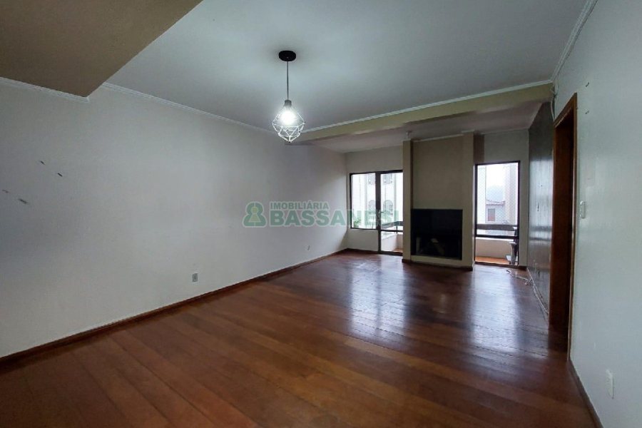 Apartamento com 140m², 3 dormitórios, 2 vagas, no bairro Lourdes em Caxias do Sul para Alugar