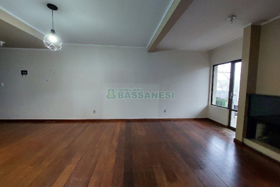 Apartamento com 140m², 3 dormitórios, 2 vagas, no bairro Lourdes em Caxias do Sul para Alugar