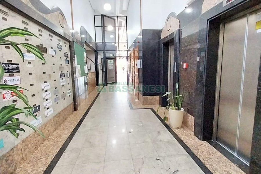 Sala com 34m², no bairro Lourdes em Caxias do Sul para Comprar