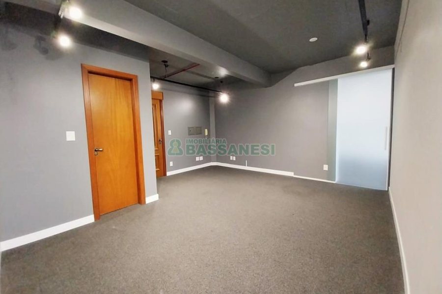 Sala com 34m², no bairro Lourdes em Caxias do Sul para Comprar