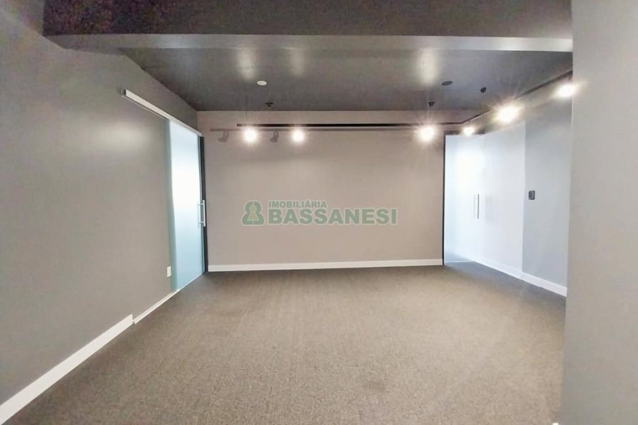 Sala com 34m², no bairro Lourdes em Caxias do Sul para Comprar
