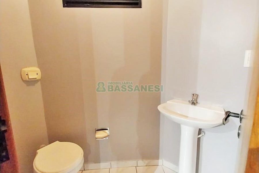 Sala com 34m², no bairro Lourdes em Caxias do Sul para Comprar