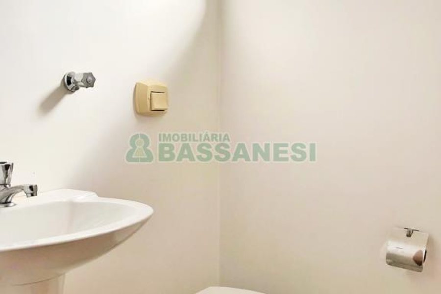 Sala com 34m², no bairro Lourdes em Caxias do Sul para Comprar