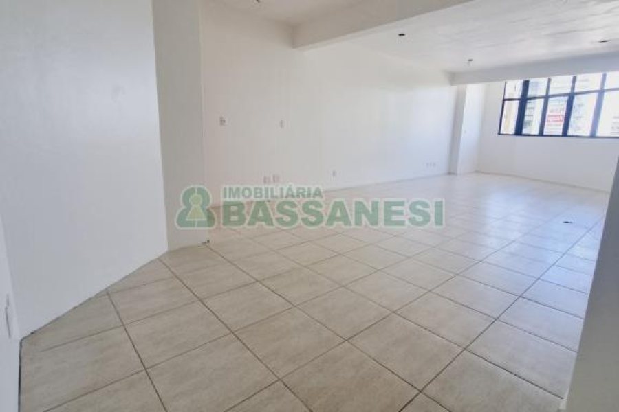 Sala com 42m², no bairro Lourdes em Caxias do Sul para Comprar