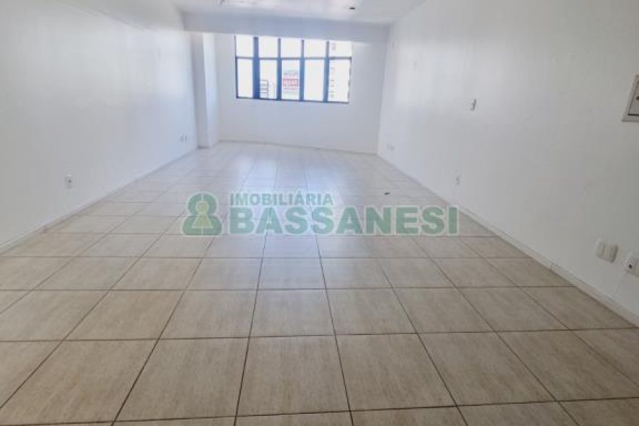 Sala com 42m², no bairro Lourdes em Caxias do Sul para Comprar