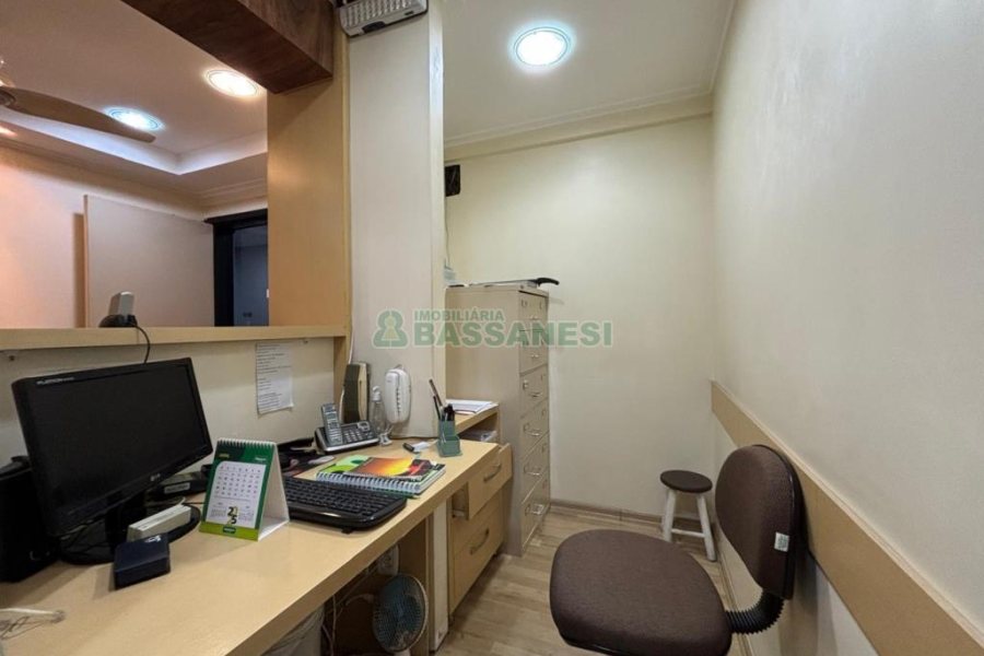 Sala com 78m², no bairro Centro em Caxias do Sul para Alugar