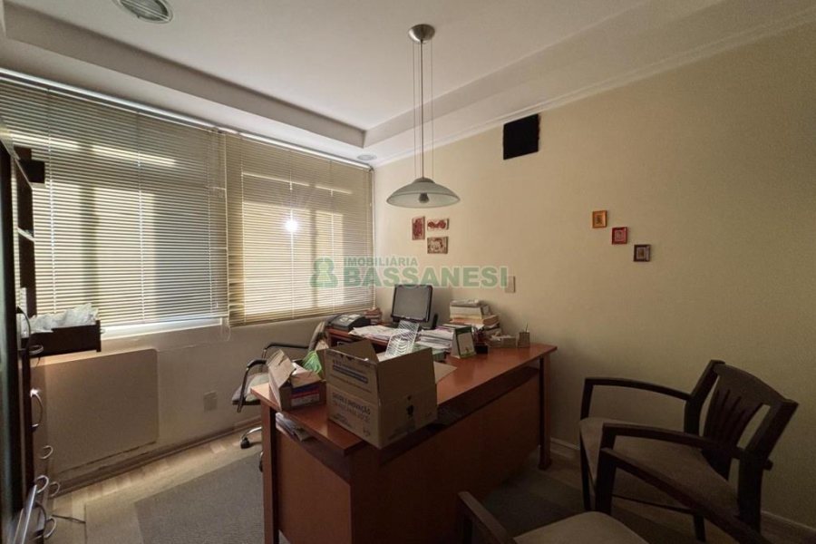 Sala com 78m², no bairro Centro em Caxias do Sul para Alugar