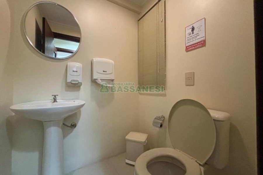 Sala com 78m², no bairro Centro em Caxias do Sul para Alugar