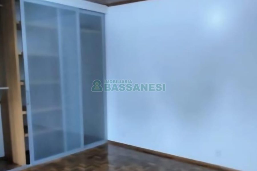 Casa com 363m², 4 dormitórios, 6 vagas, no bairro Saint Etienne em Caxias do Sul para Alugar