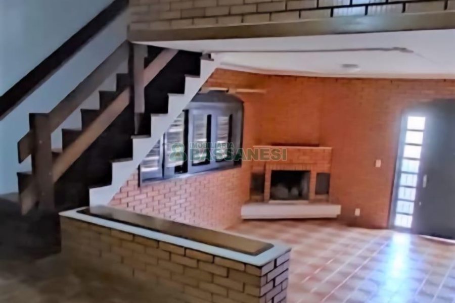 Casa com 363m², 4 dormitórios, 6 vagas, no bairro Saint Etienne em Caxias do Sul para Alugar