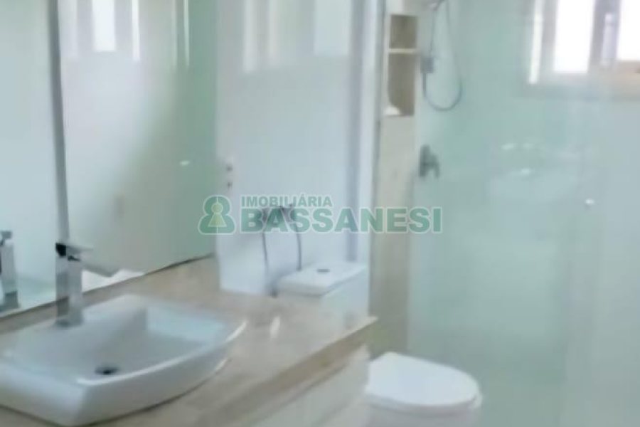 Casa com 363m², 4 dormitórios, 6 vagas, no bairro Saint Etienne em Caxias do Sul para Alugar