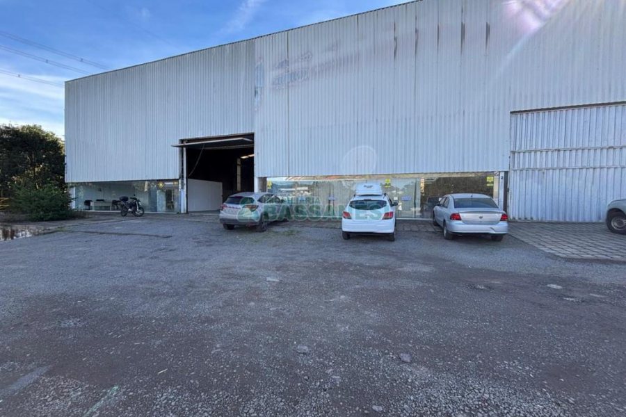 Pavilhão com 1200m², no bairro São Luiz em Caxias do Sul para Alugar