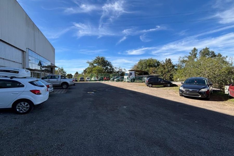 Pavilhão com 1200m², no bairro São Luiz em Caxias do Sul para Alugar