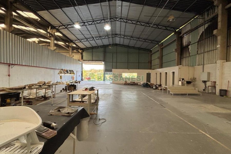 Pavilhão com 1200m², no bairro São Luiz em Caxias do Sul para Alugar