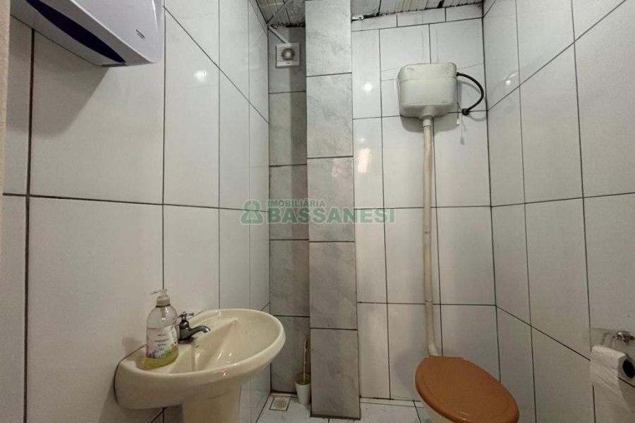 Pavilhão com 1200m², no bairro São Luiz em Caxias do Sul para Alugar