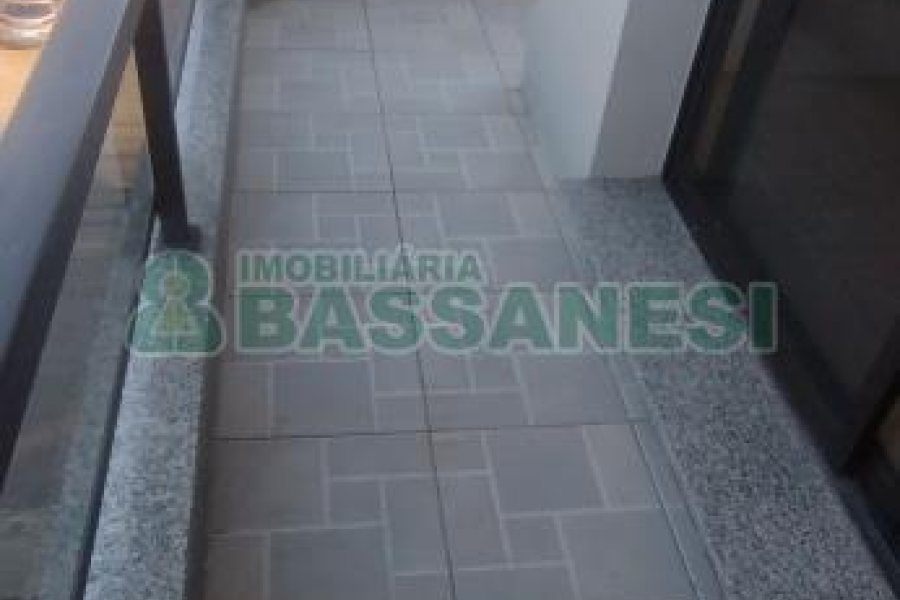 Apartamento com 81m², 2 dormitórios, 1 vaga, no bairro Santa Lúcia em Caxias do Sul para Comprar