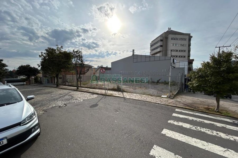 Terreno com 375m², no bairro São Pelegrino em Caxias do Sul para Alugar ou Comprar