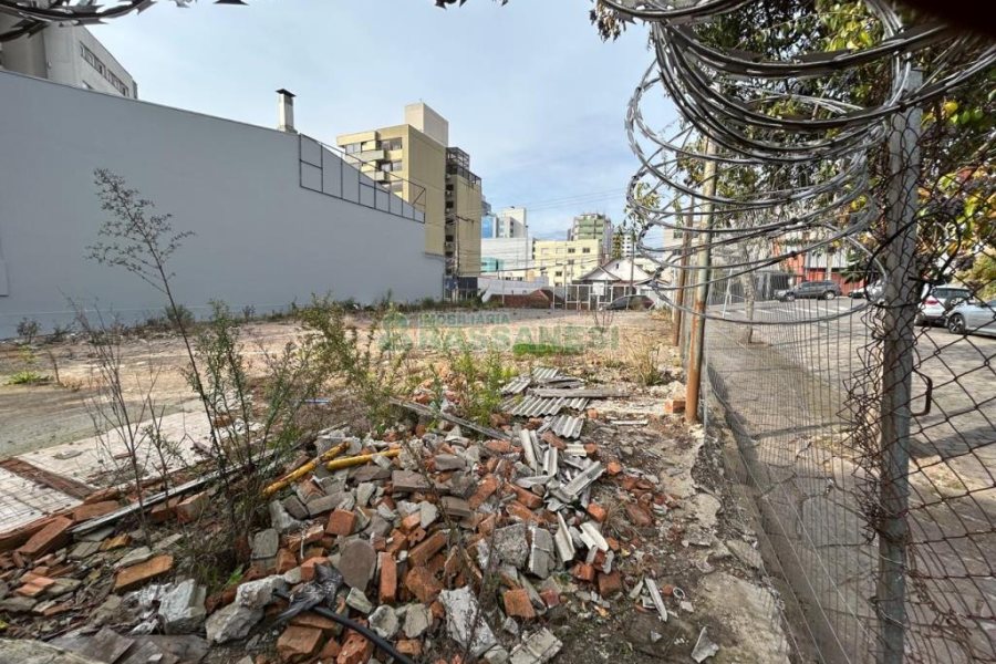 Terreno com 375m², no bairro São Pelegrino em Caxias do Sul para Alugar ou Comprar