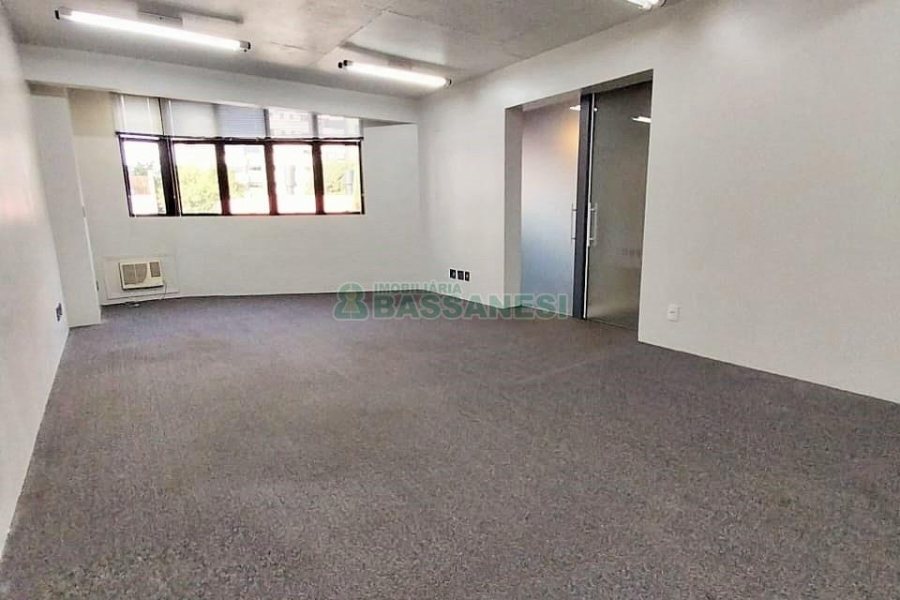 Sala com 88m², no bairro Lourdes em Caxias do Sul para Comprar
