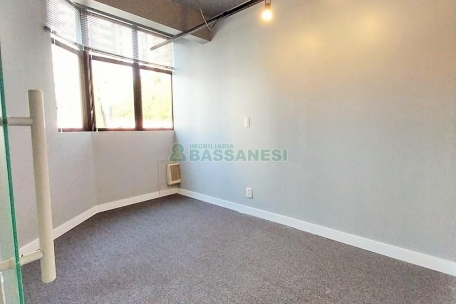 Sala com 88m², no bairro Lourdes em Caxias do Sul para Comprar
