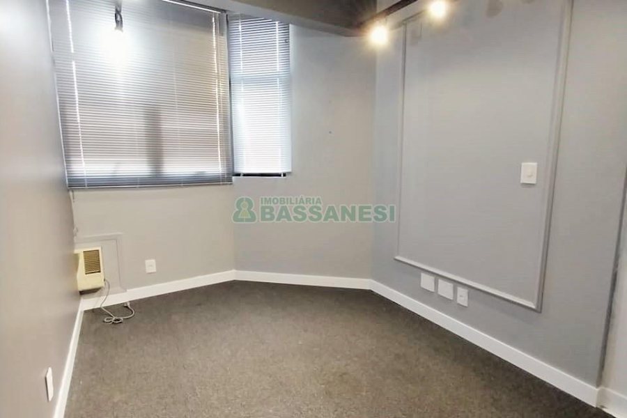 Sala com 88m², no bairro Lourdes em Caxias do Sul para Comprar