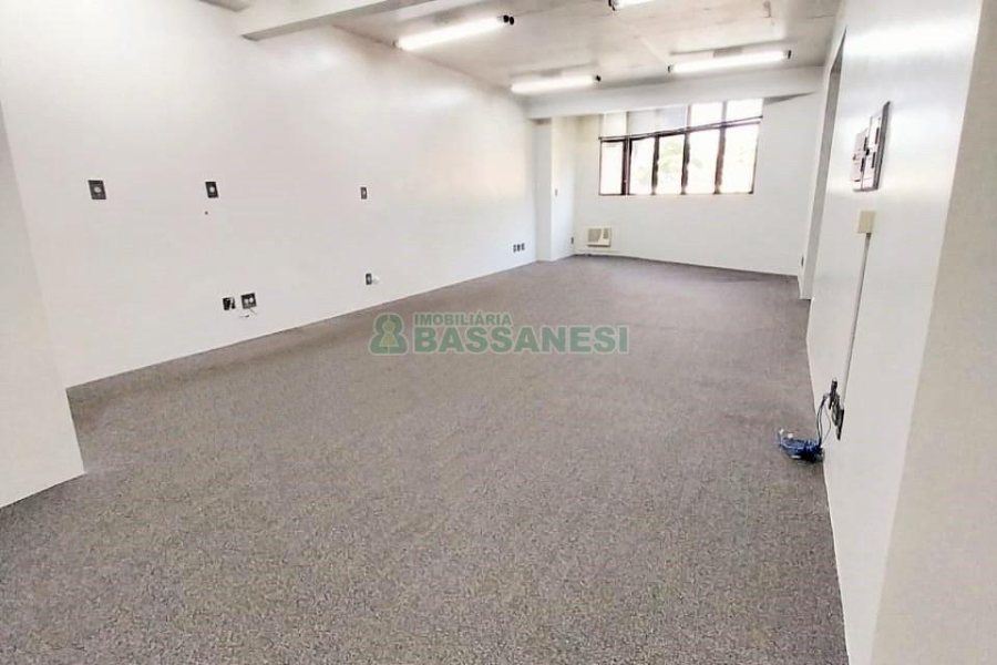 Sala com 88m², no bairro Lourdes em Caxias do Sul para Comprar