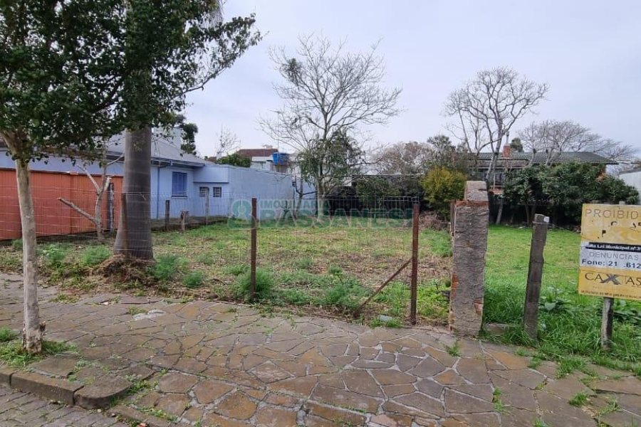 Terreno com 360m², no bairro Cinqüentenário em Caxias do Sul para Comprar