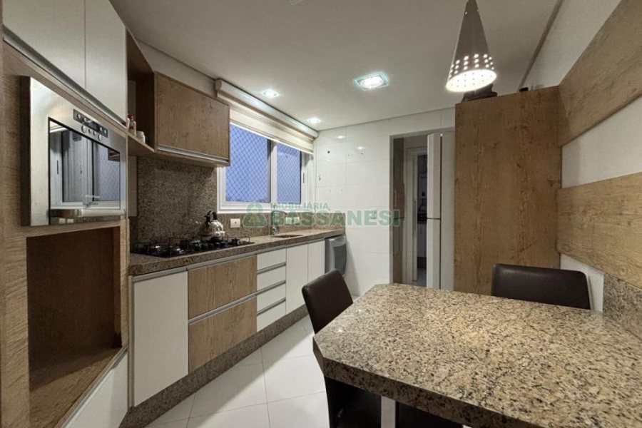 Apto Mobiliado com 98m², 2 dormitórios, 1 vaga, no bairro São Pelegrino em Caxias do Sul para Alugar