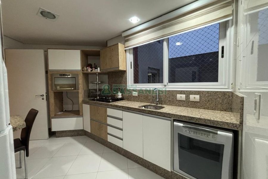 Apto Mobiliado com 98m², 2 dormitórios, 1 vaga, no bairro São Pelegrino em Caxias do Sul para Alugar