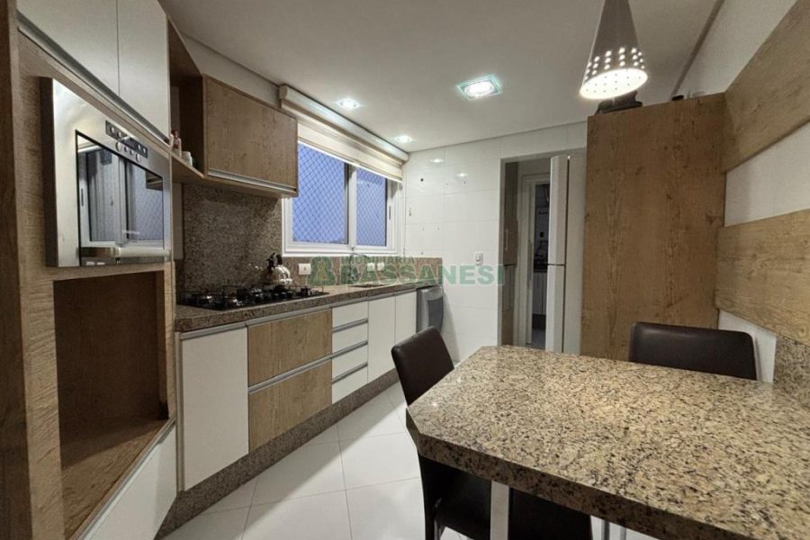 Apto Mobiliado com 98m², 2 dormitórios, 1 vaga, no bairro São Pelegrino em Caxias do Sul para Alugar