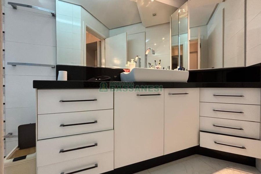 Apto Mobiliado com 98m², 2 dormitórios, 1 vaga, no bairro São Pelegrino em Caxias do Sul para Alugar