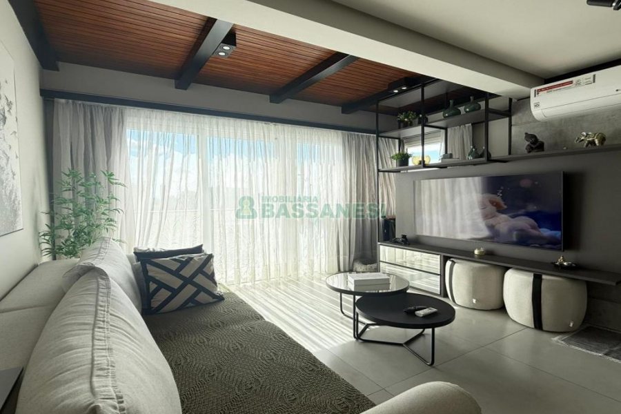 Apto Mobiliado com 85m², 2 dormitórios, 2 vagas, no bairro Centro em Caxias do Sul para Alugar