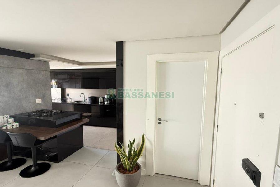 Apto Mobiliado com 85m², 2 dormitórios, 2 vagas, no bairro Centro em Caxias do Sul para Alugar