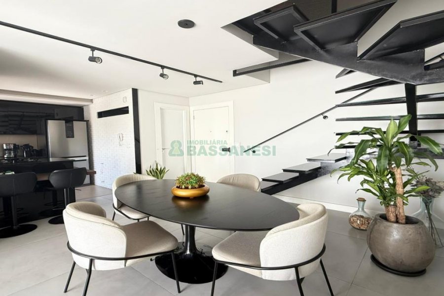 Apto Mobiliado com 85m², 2 dormitórios, 2 vagas, no bairro Centro em Caxias do Sul para Alugar