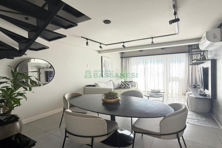 Apto Mobiliado com 85m², 2 dormitórios, 2 vagas, no bairro Centro em Caxias do Sul para Alugar
