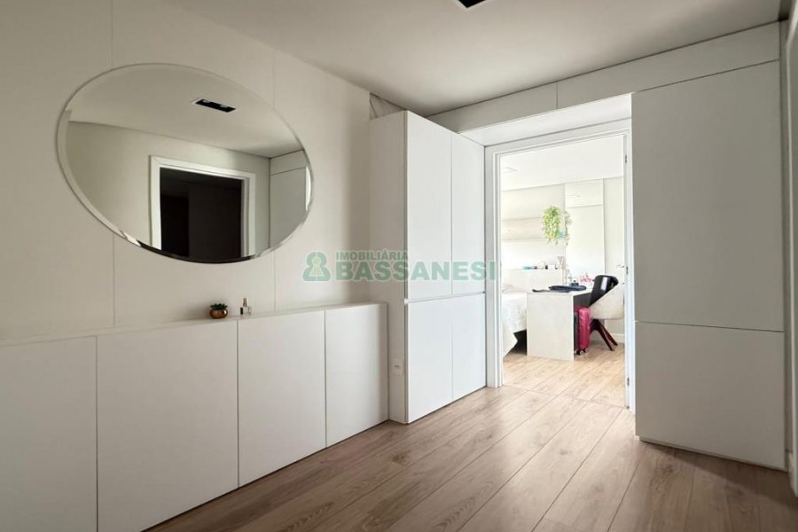 Apto Mobiliado com 85m², 2 dormitórios, 2 vagas, no bairro Centro em Caxias do Sul para Alugar
